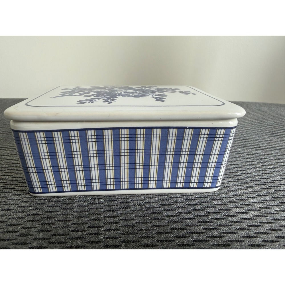 Vintage Blue White Floral Ceramic Trinket Box Plaid Sides Jewelry Keepsake Lid - Picture 4 of 17